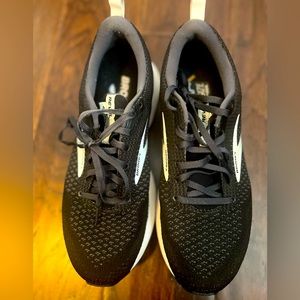 Brooks Revel 4 sz 9